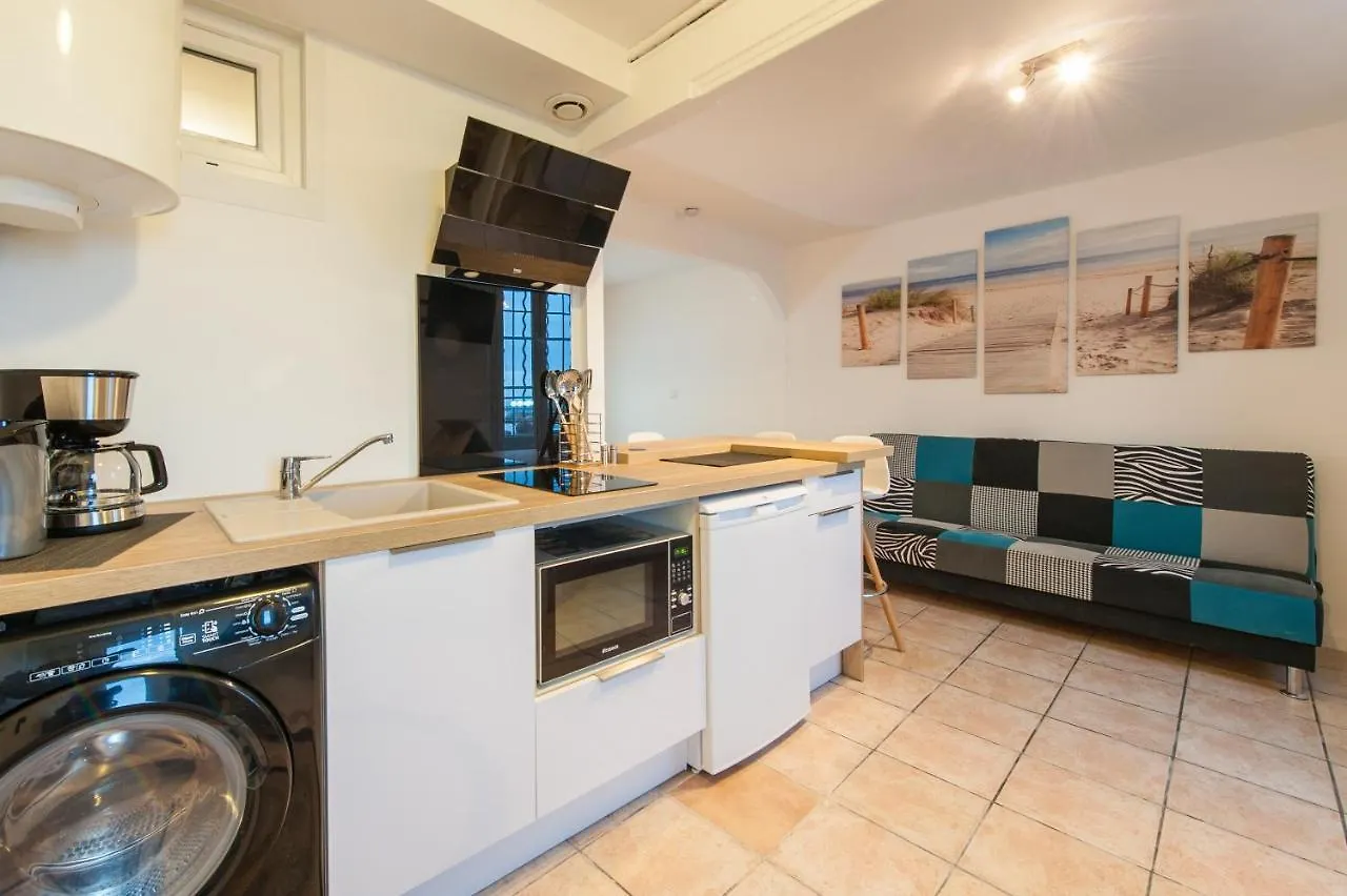 Beautiful Renovated Studio With View- Old Hyères