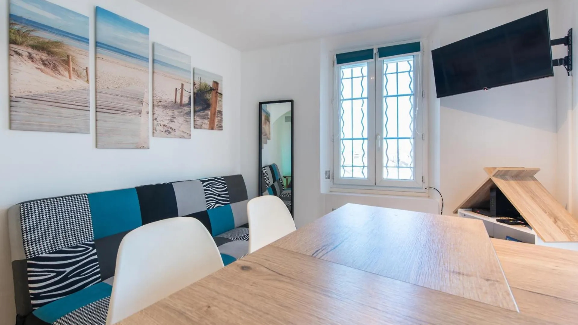 Beautiful Renovated Studio With View- Old Hyères 0*,  Frankrijk